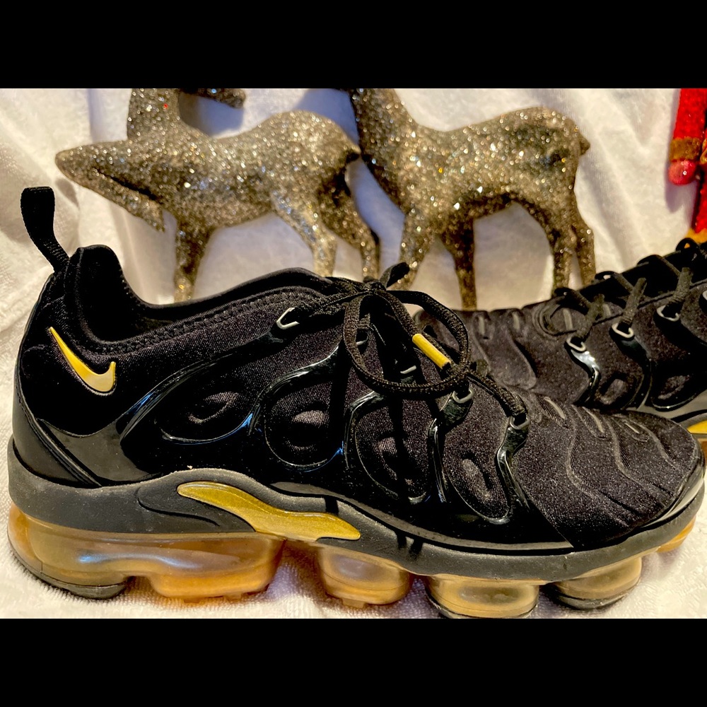 AUTHENTIC NIKE AIR VAPORMAX PLUS